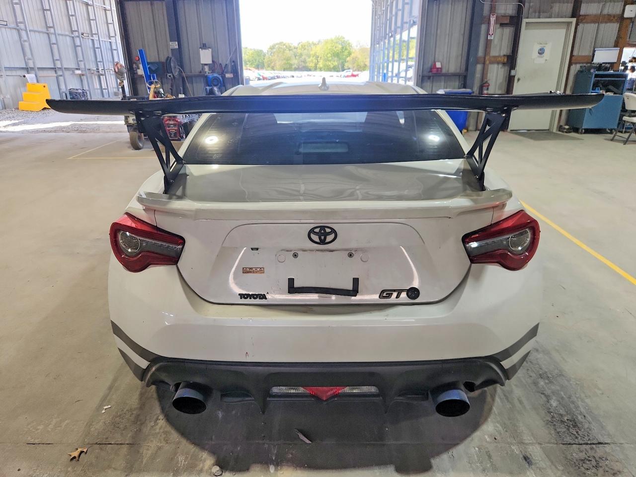 2017 Toyota 86 Special Edition - zdjęcie 6