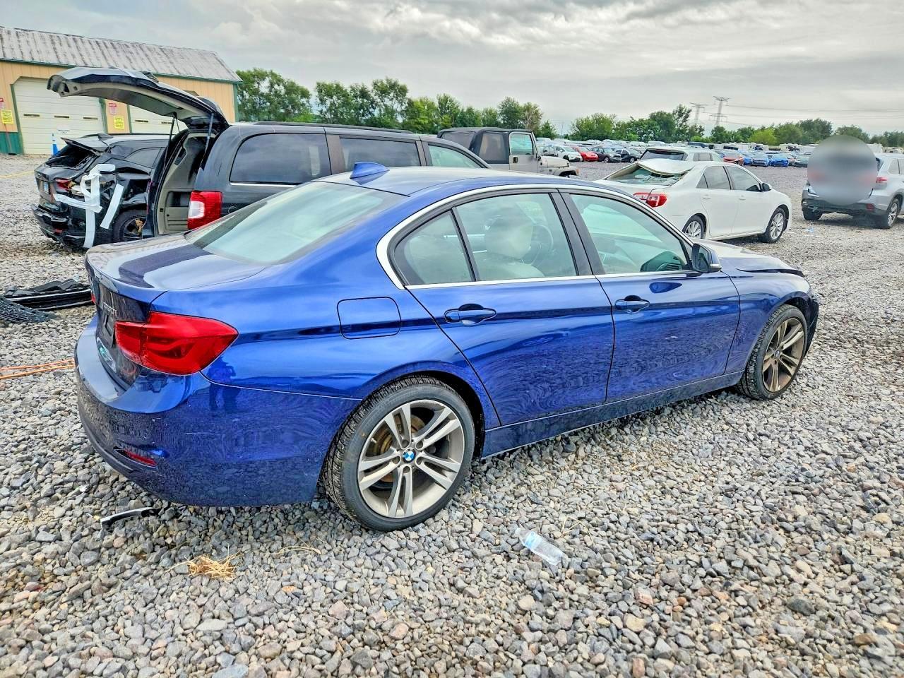 2017 BMW Seria 3 330i - zdjęcie 3