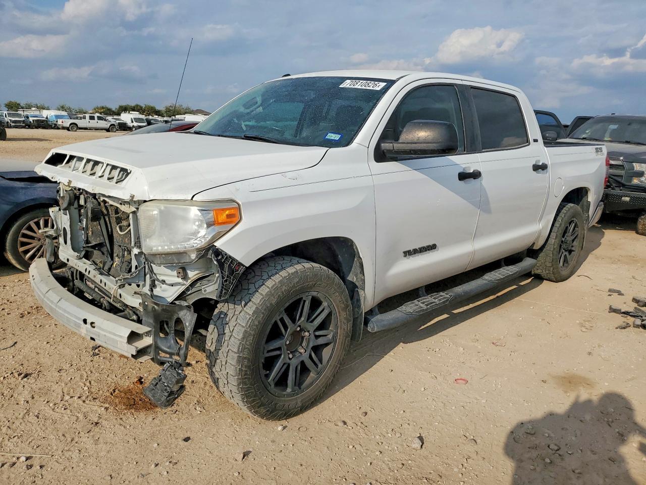 2017 Toyota Tundra Crewmax Sr5 - zdjęcie główne