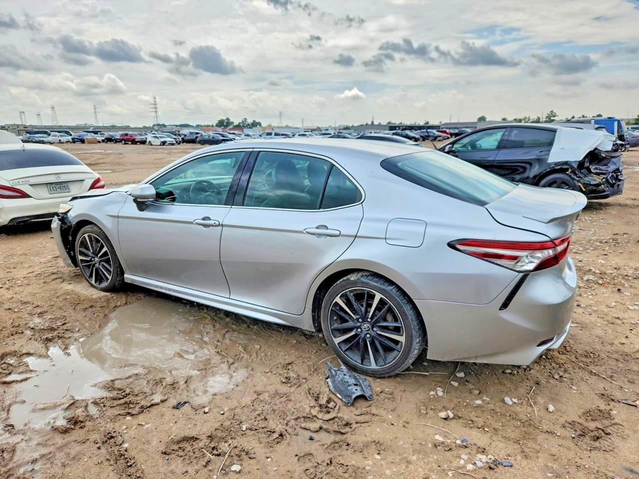 2018 Toyota Camry Xse - zdjęcie 2