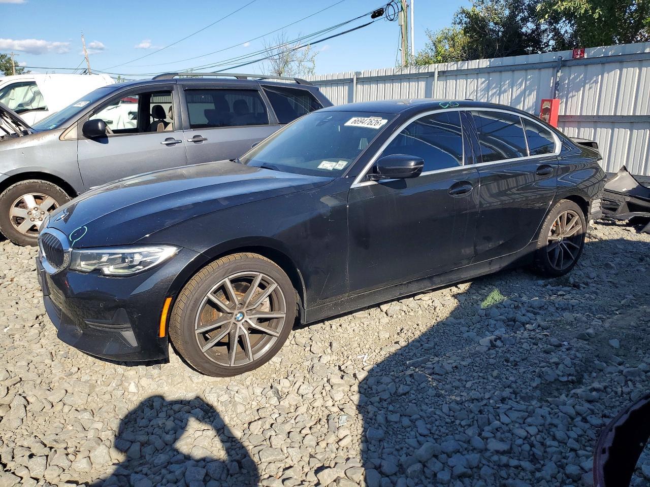 2020 BMW Seria 3 330i - zdjęcie główne