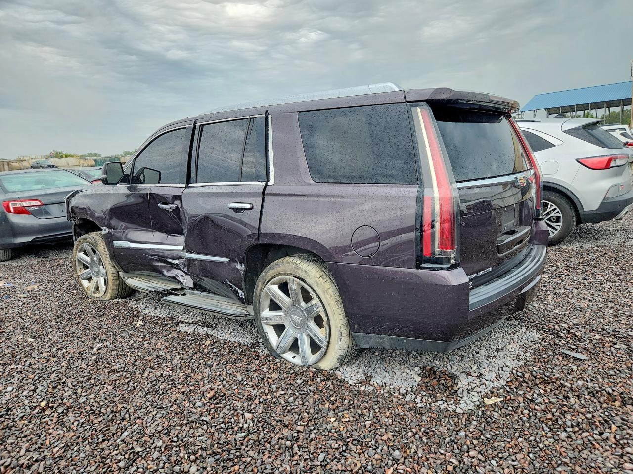 2015 Cadillac Escalade Luxury - zdjęcie 2