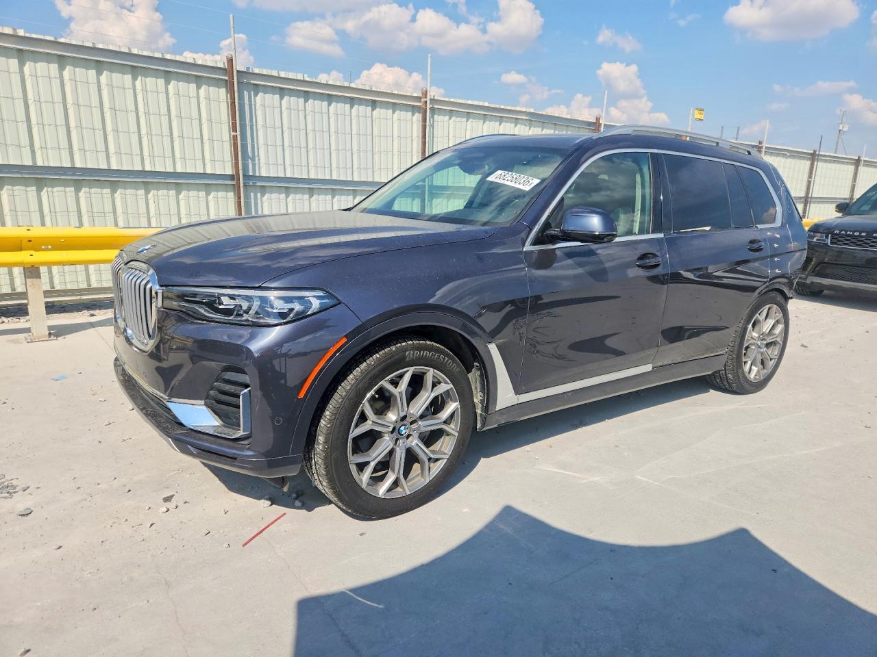 2020 BMW X7 xDrive40I - zdjęcie główne