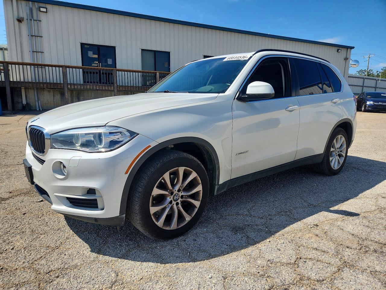 2016 BMW X5 xDrive35I - zdjęcie główne