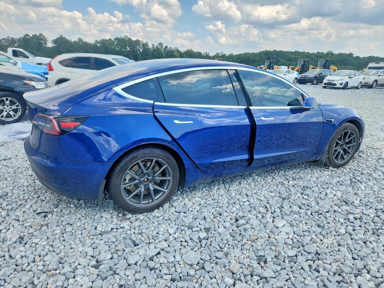 2019 Tesla Model 3 - zdjęcie 3