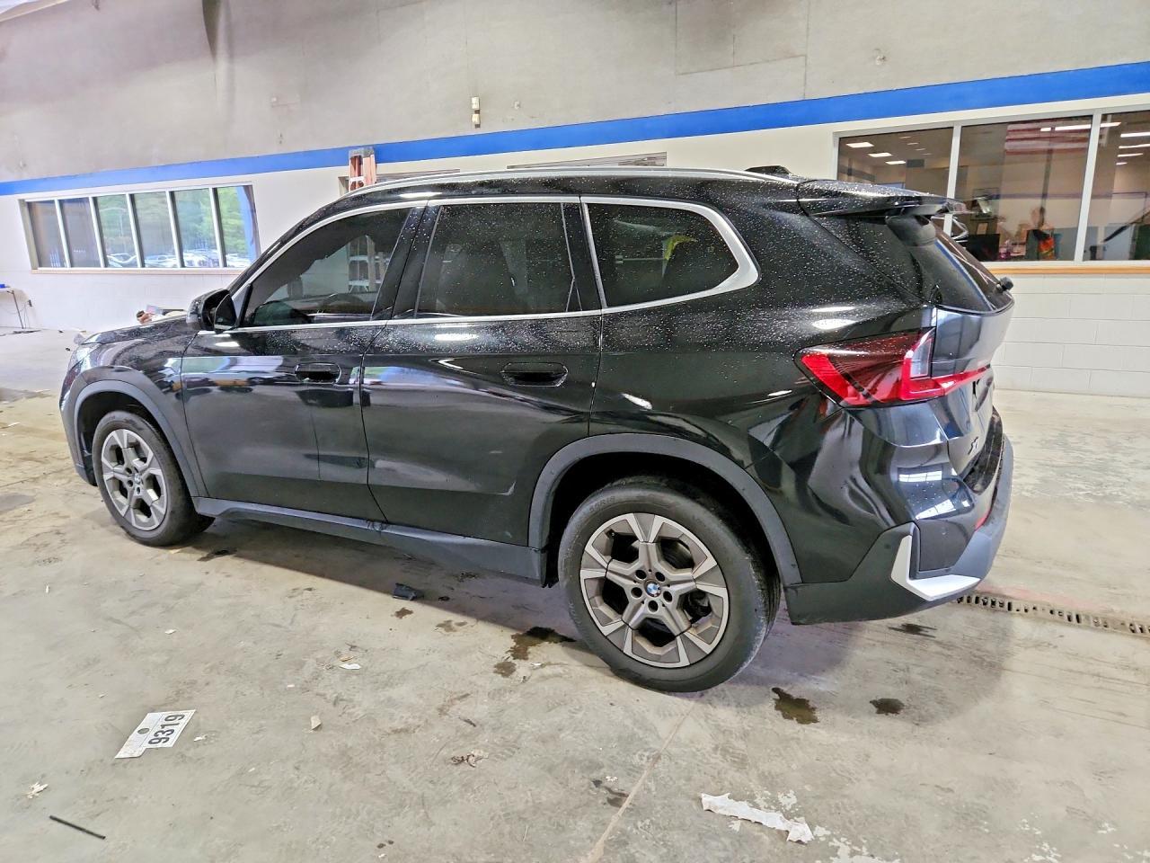 2023 BMW X1 xDrive28I - zdjęcie 2