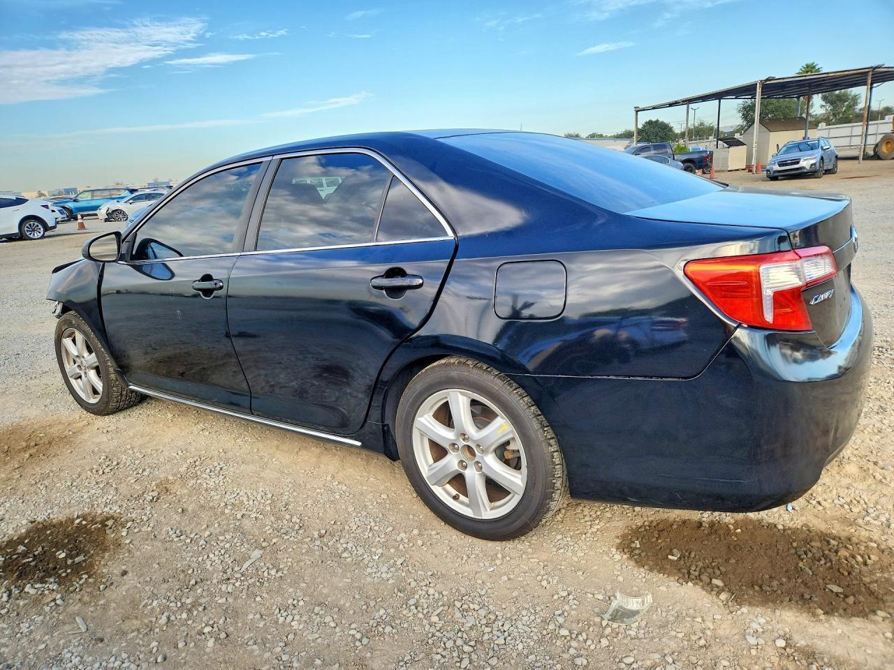 2013 Toyota Camry Le - zdjęcie 2