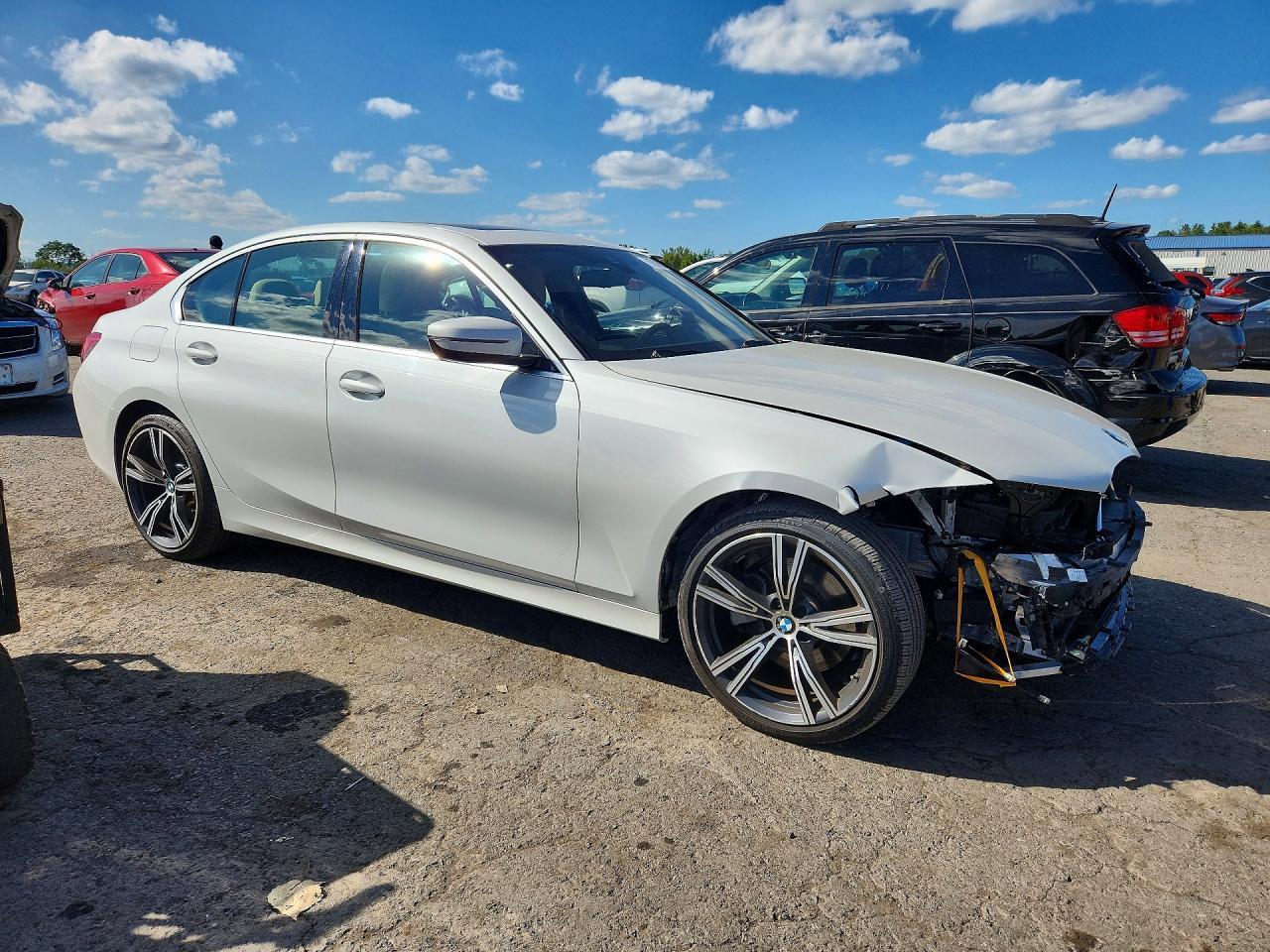2021 BMW Seria 3 330i - zdjęcie 4