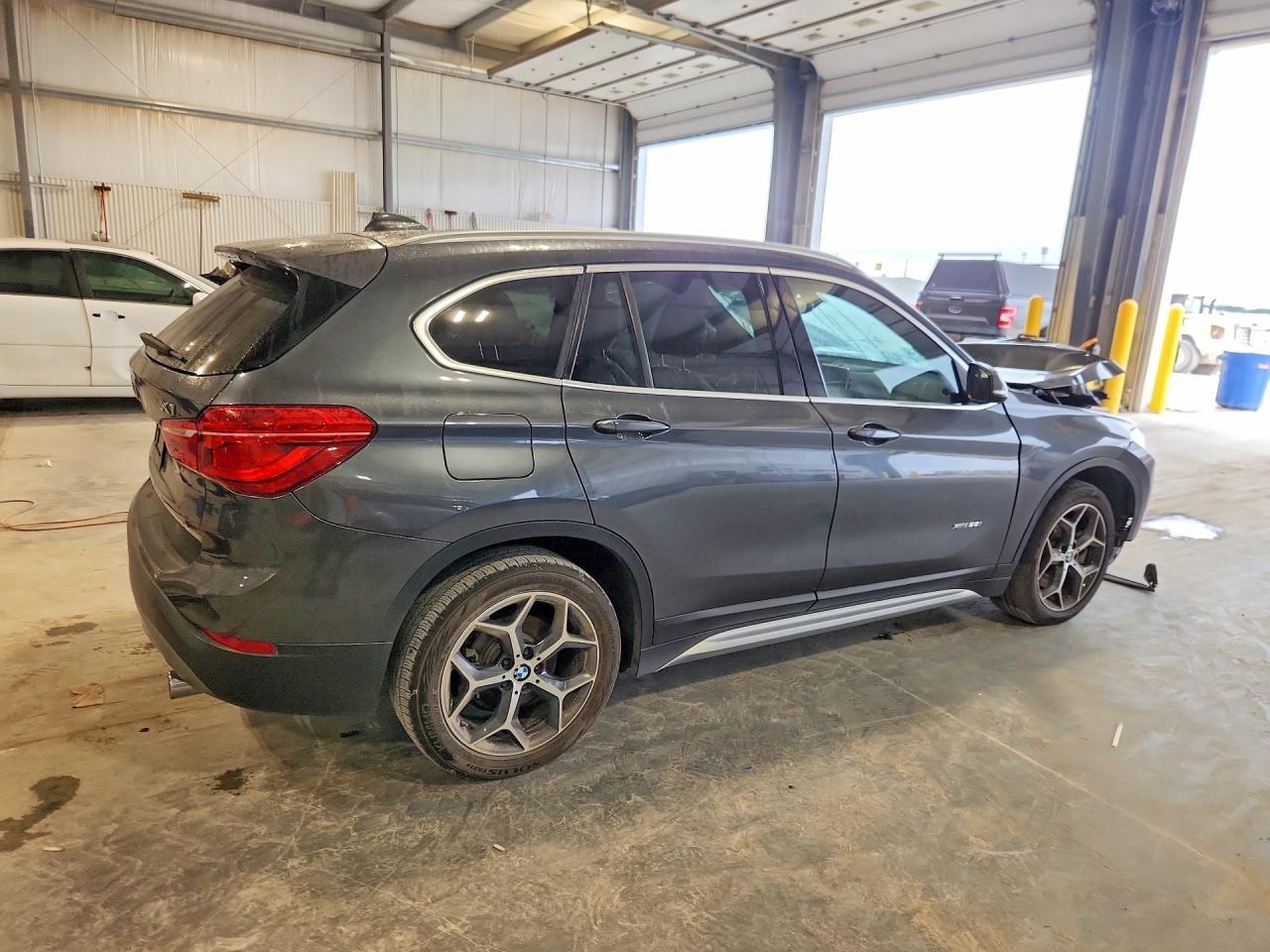 2016 BMW X1 xDrive28I - zdjęcie 3