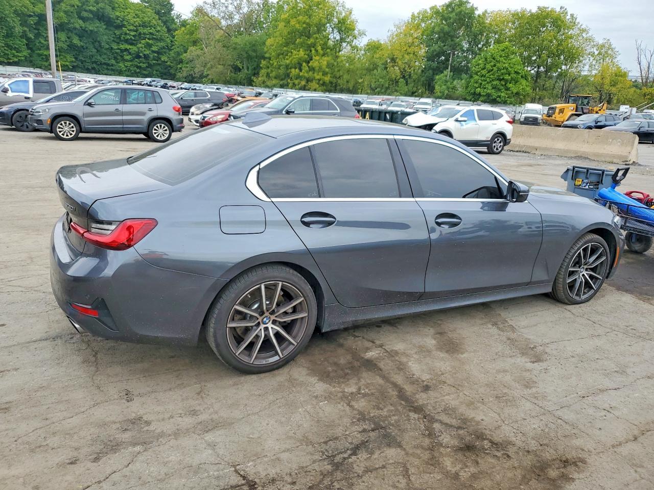 2020 BMW Seria 3 330i - zdjęcie 3