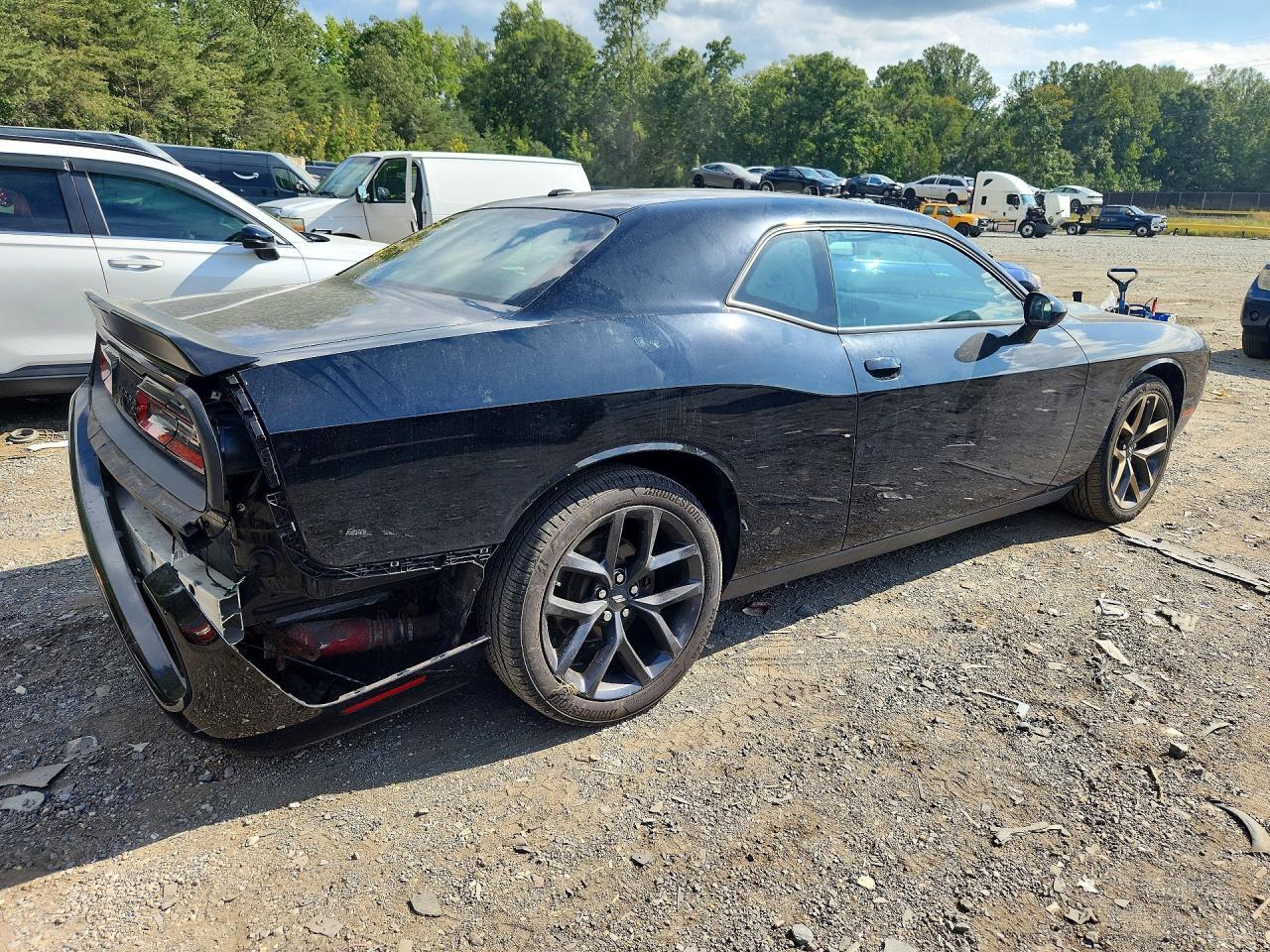 2022 Dodge Challenger Sxt - zdjęcie 3