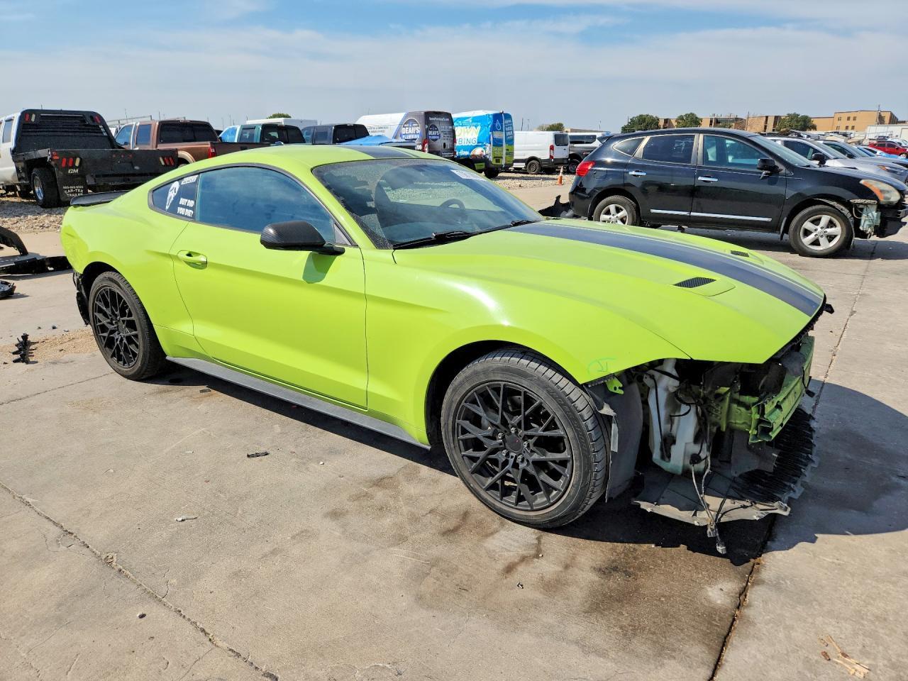 2020 Ford Mustang - zdjęcie 4