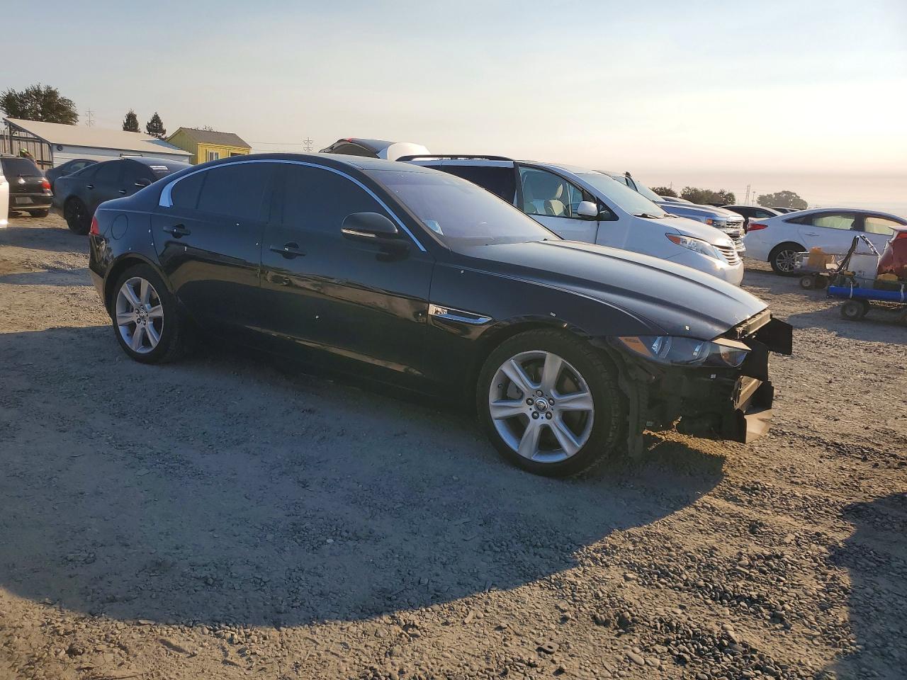 2017 Jaguar Xe Premium - zdjęcie 4