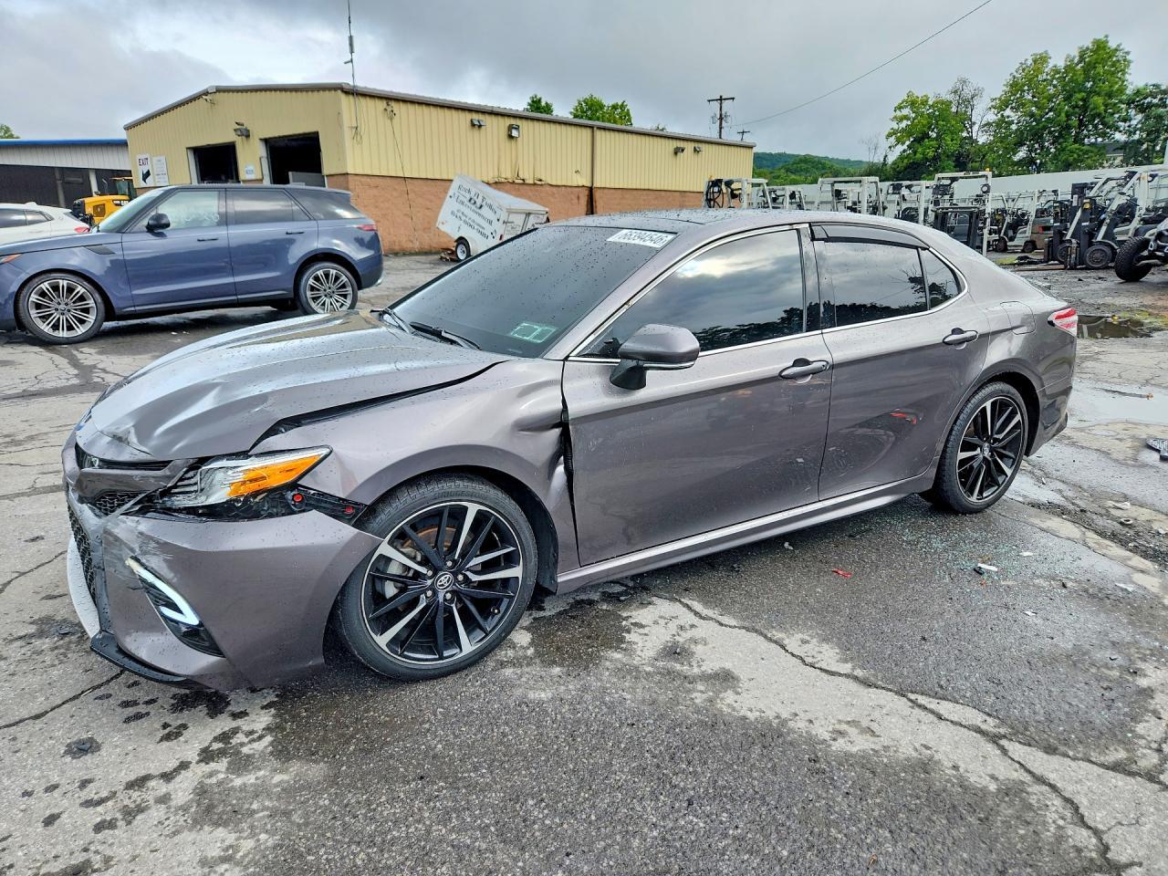 2020 Toyota Camry Xse - zdjęcie główne