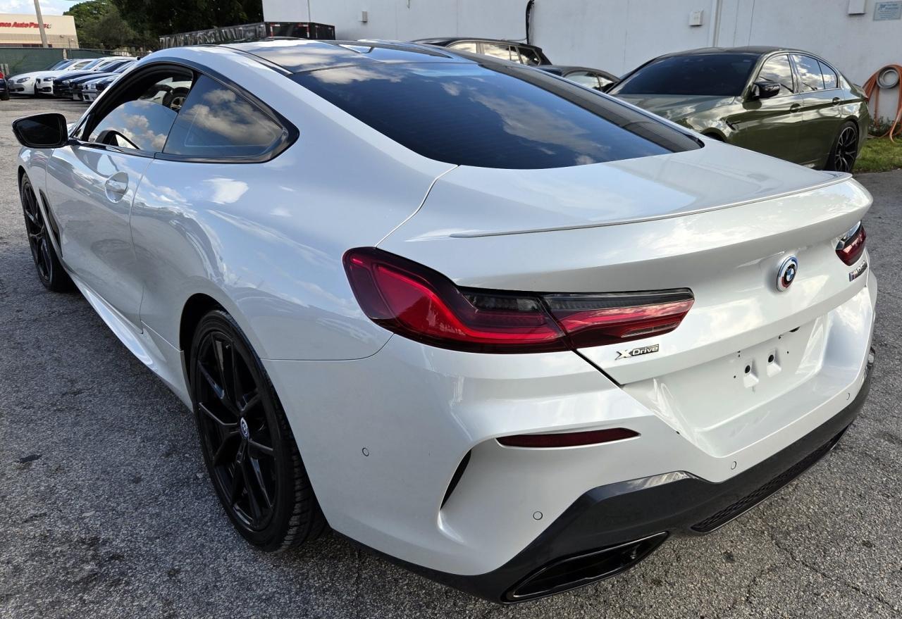 2022 BMW M850Xi - zdjęcie 2