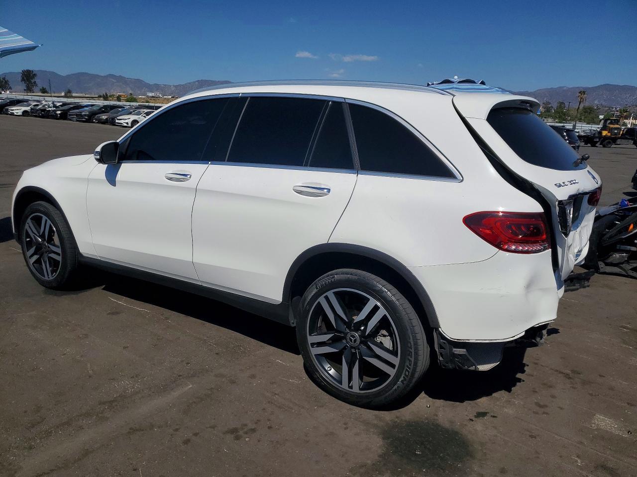 2020 Mercedes-Benz Glc 300 - zdjęcie 2