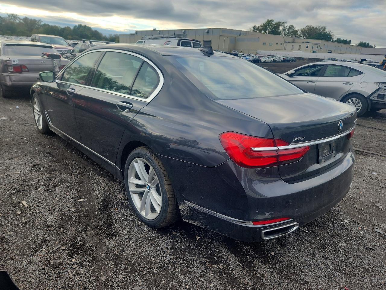2018 BMW Seria 7 B7 - zdjęcie 2