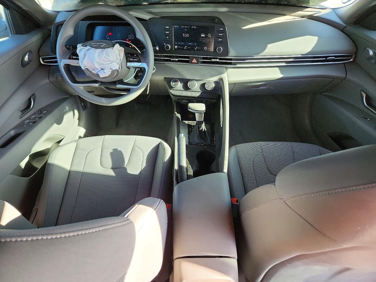 2026 Hyundai Elantra Se - zdjęcie 8