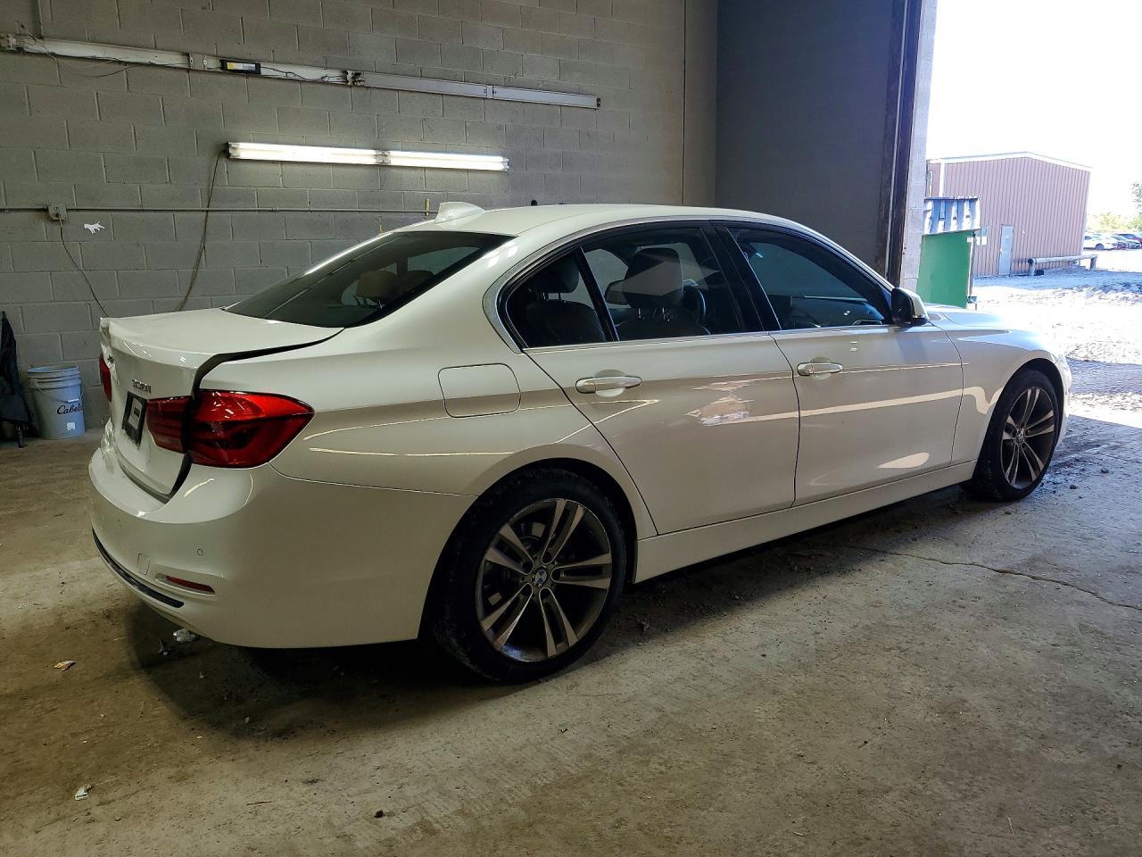 2017 BMW Seria 3 330i - zdjęcie 3