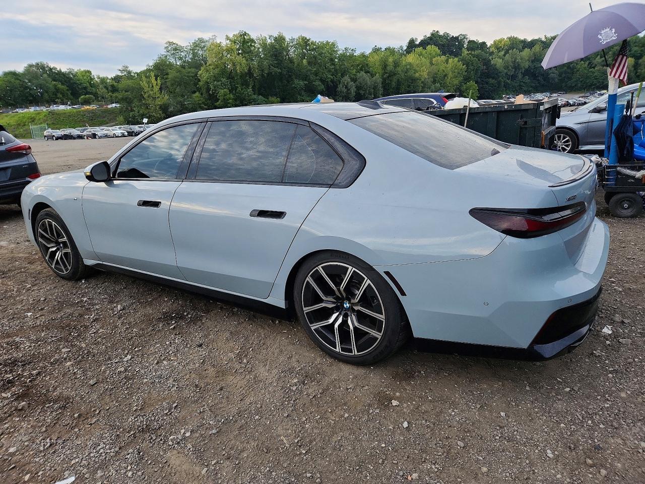 2023 BMW Seria 7 760i - zdjęcie 2