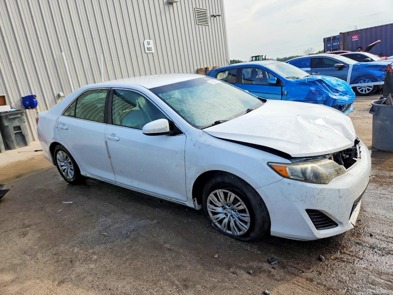 2014 Toyota Camry Le - zdjęcie 4