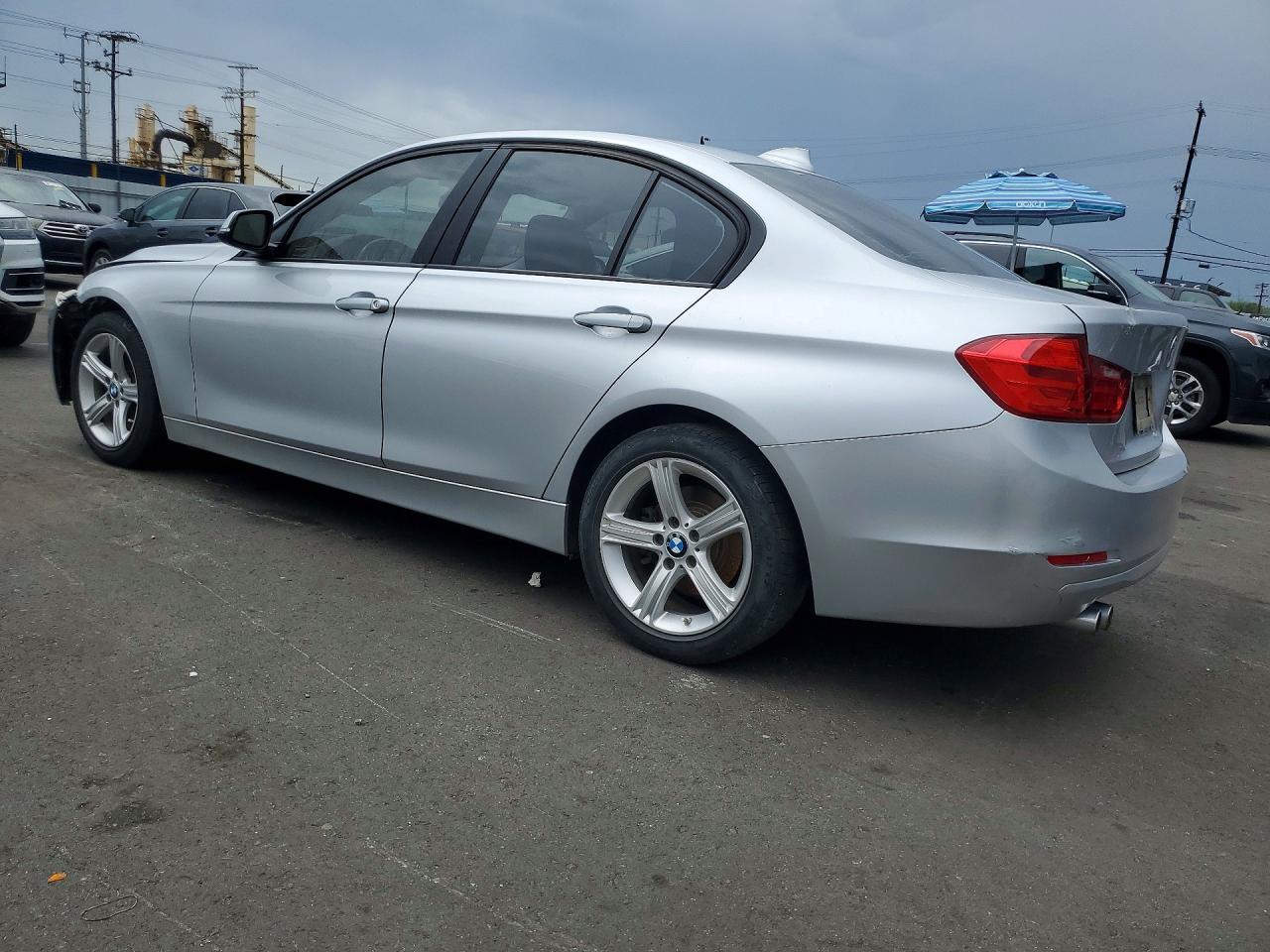 2013 BMW 328 I - zdjęcie 2