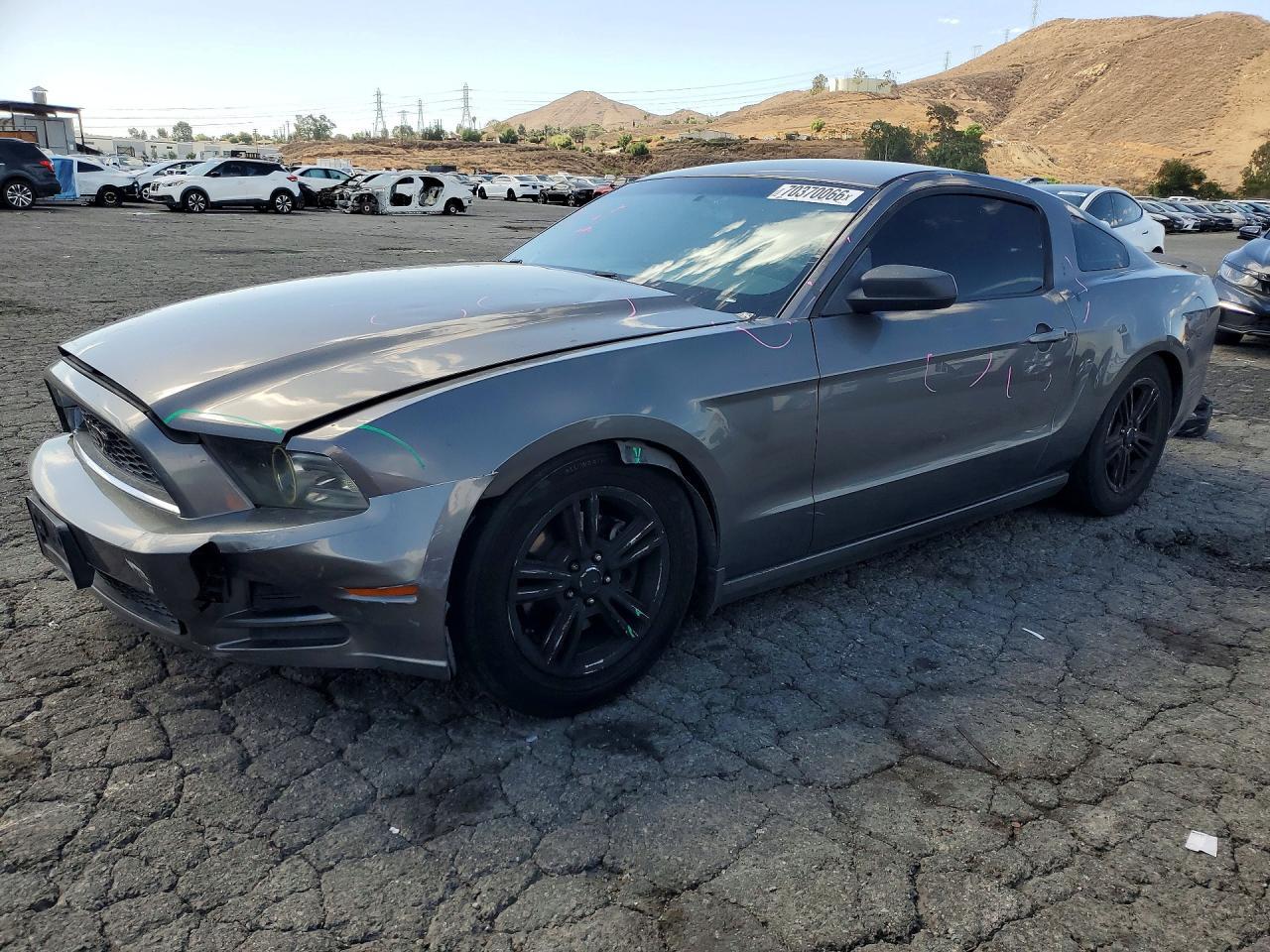 2013 Ford Mustang - zdjęcie główne