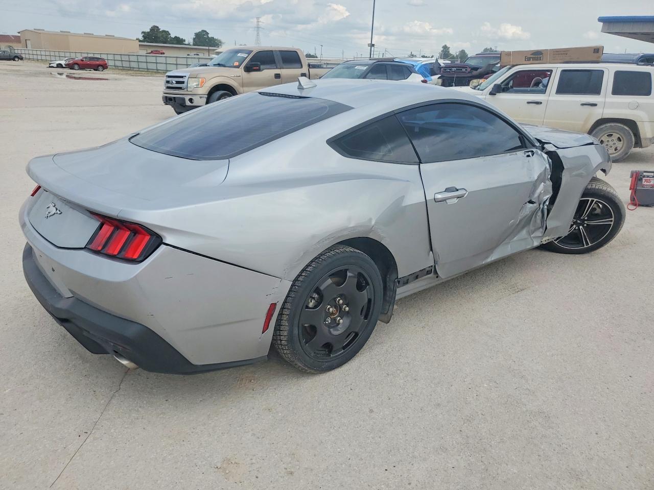 2025 Ford Mustang Ecoboost - zdjęcie 3