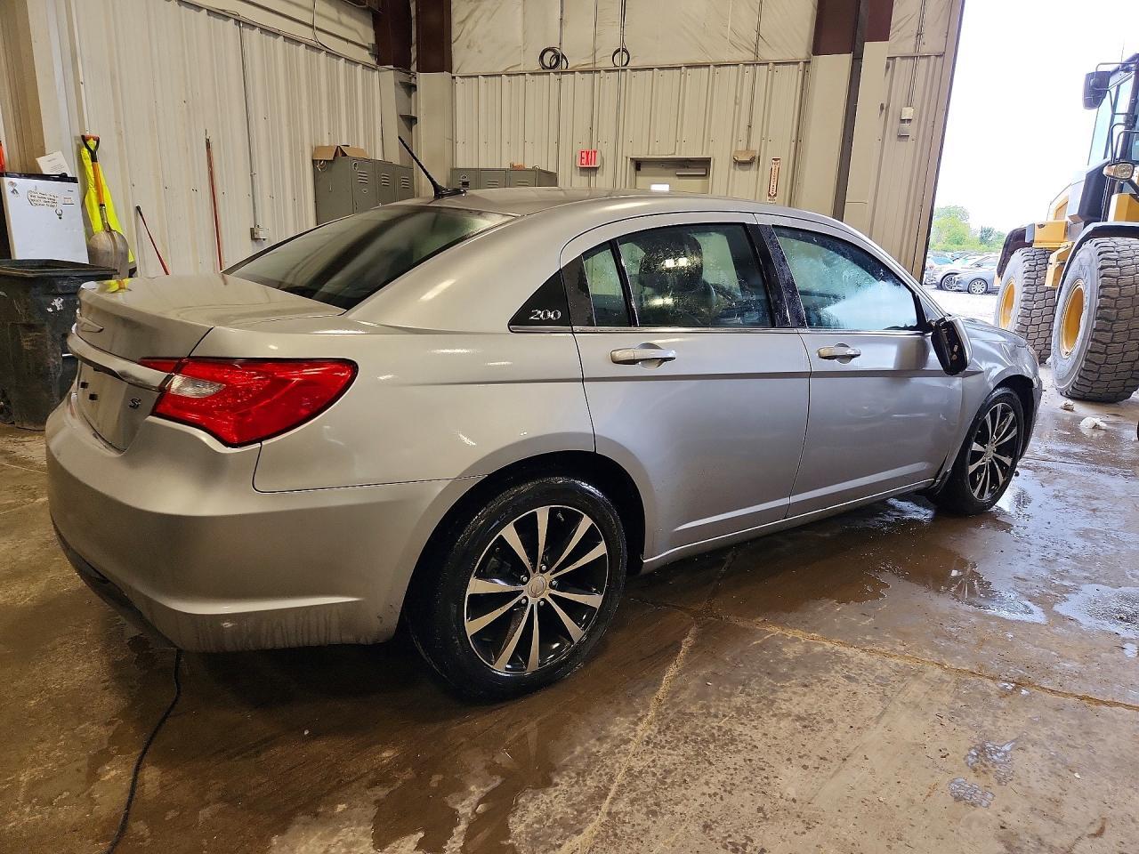 2013 Chrysler 200 Touring - zdjęcie 3