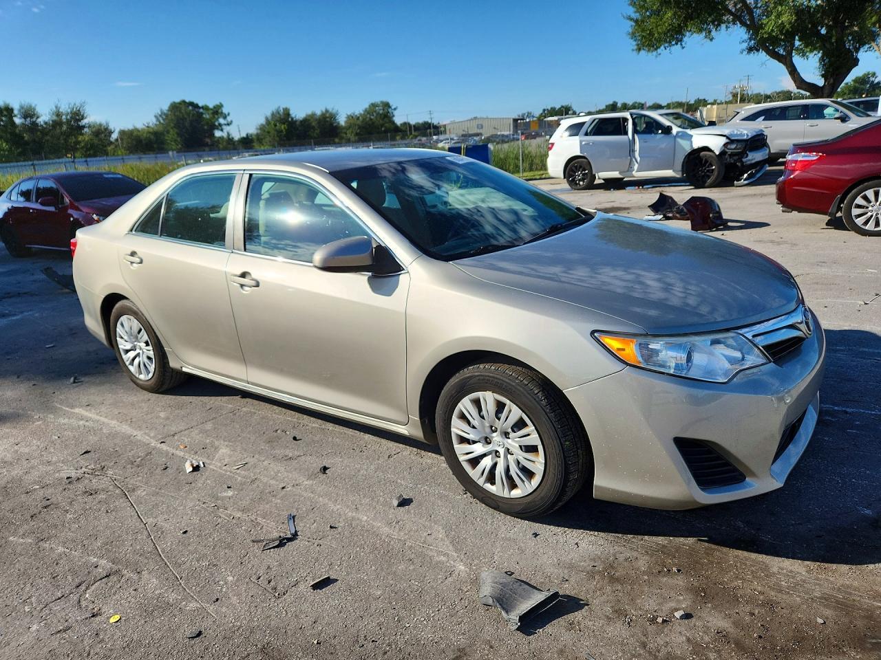 2013 Toyota Camry Le - zdjęcie 4