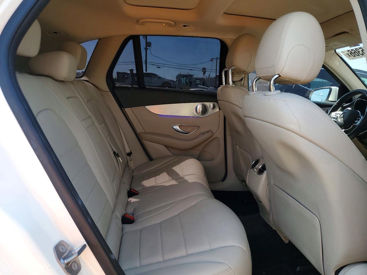 2020 Mercedes-Benz Glc 300 - zdjęcie 11