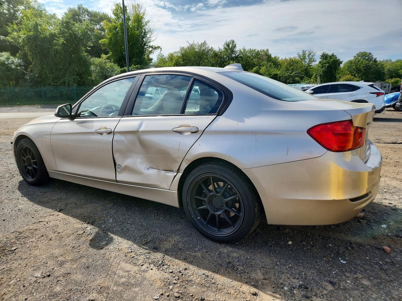 2014 BMW 320 I xDrive - zdjęcie 2