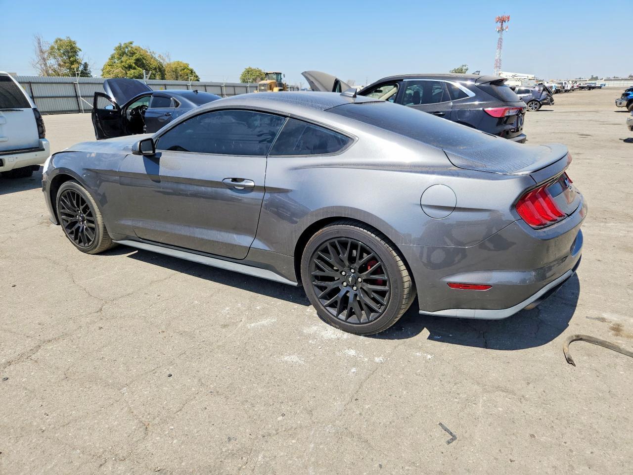2023 Ford Mustang - zdjęcie 2