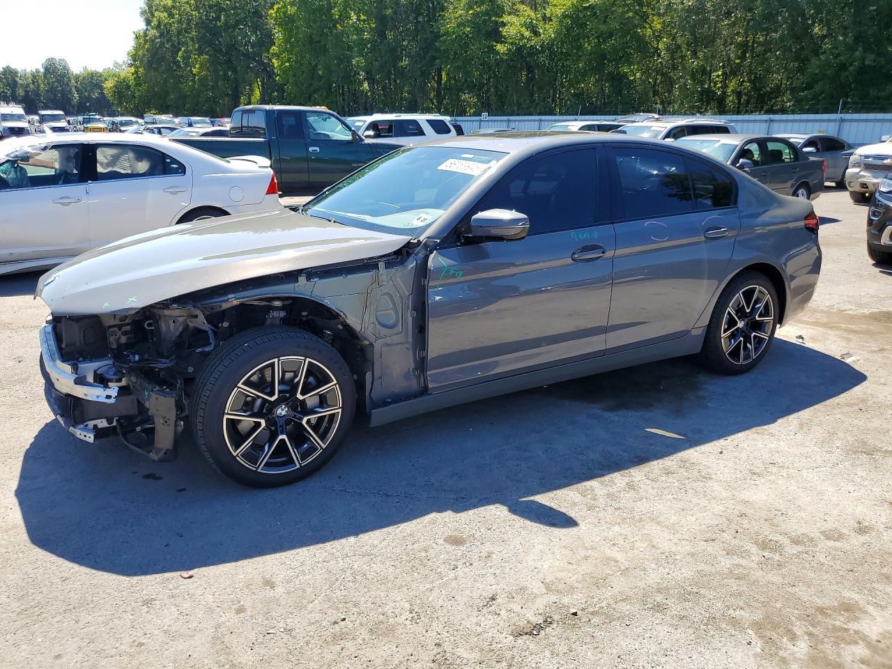 2022 BMW Seria 5 530i - zdjęcie główne
