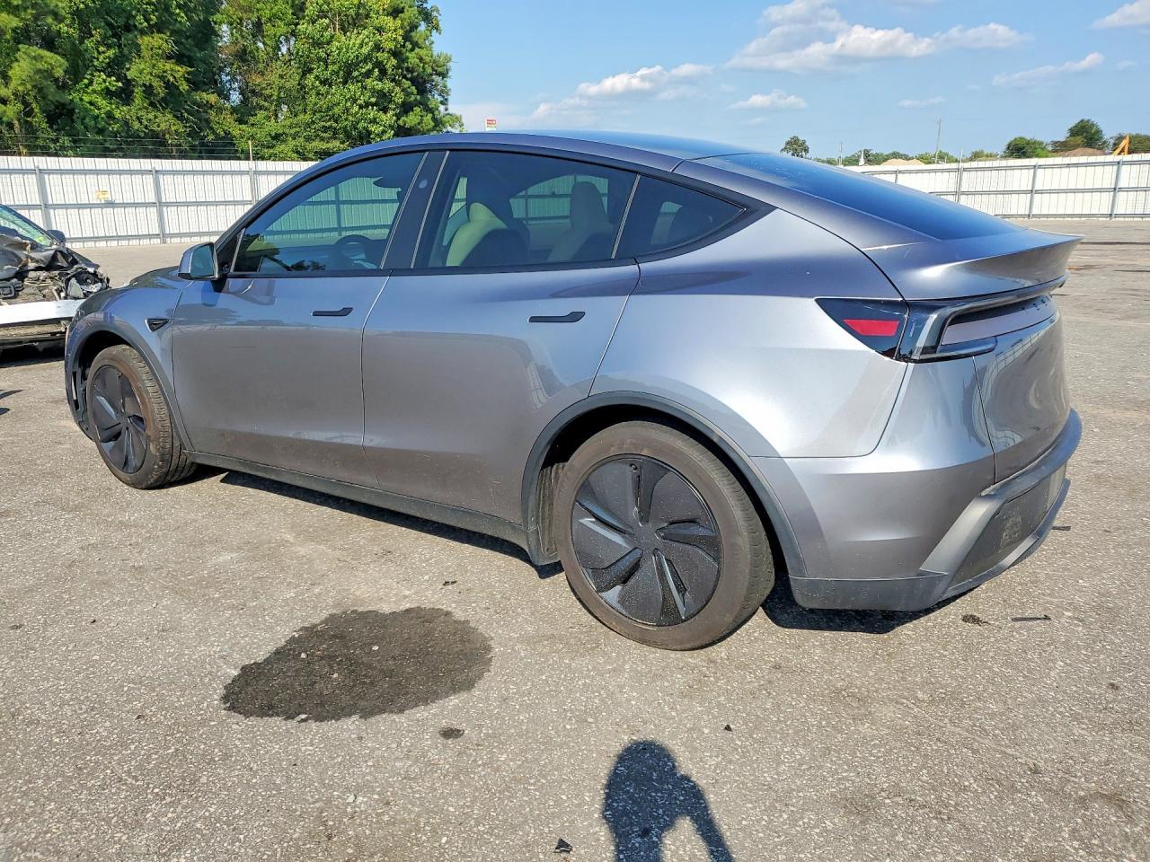 2026 Tesla Model Y - zdjęcie 2