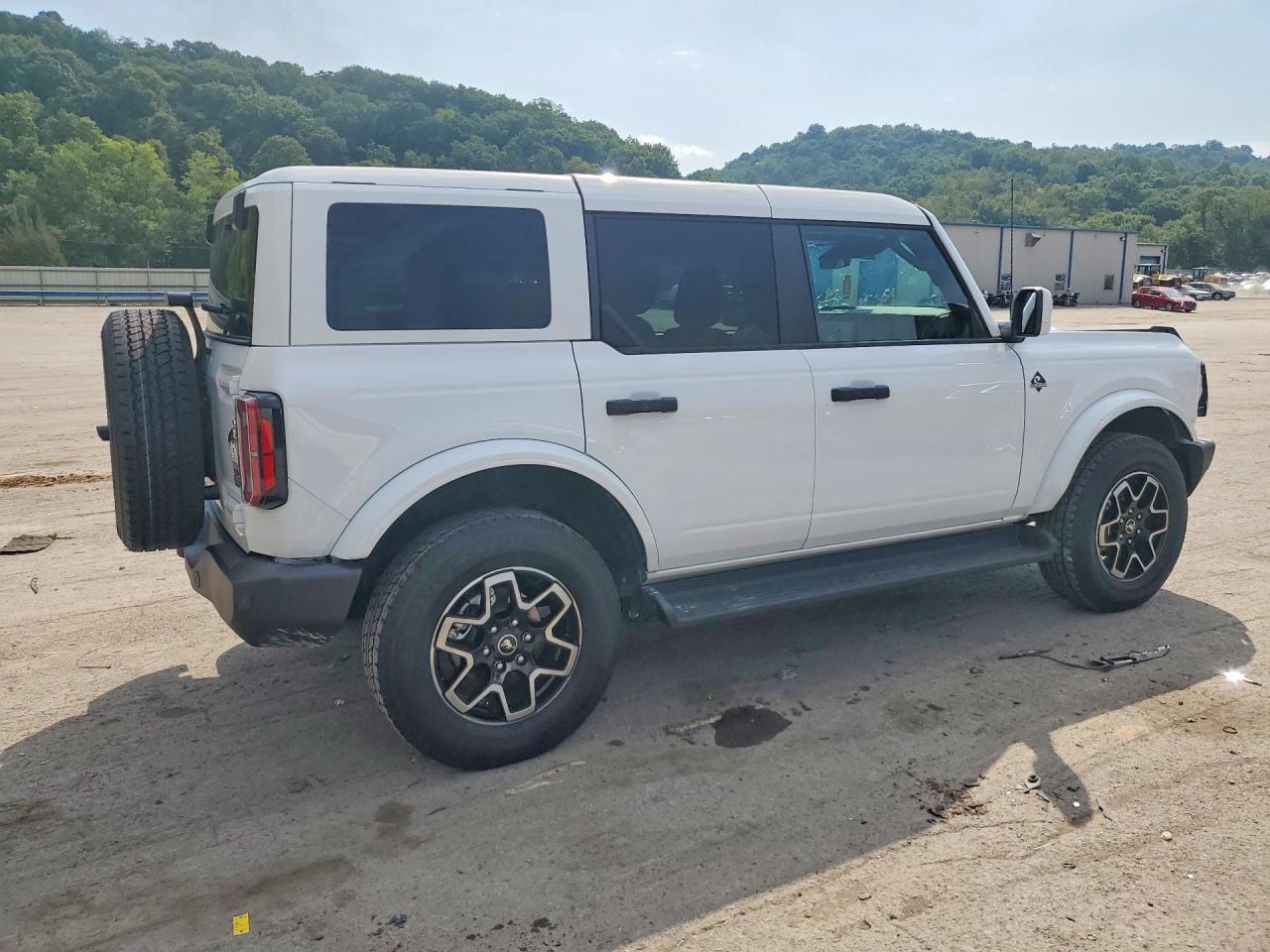 2026 Ford Bronco Outer Banks - zdjęcie 3