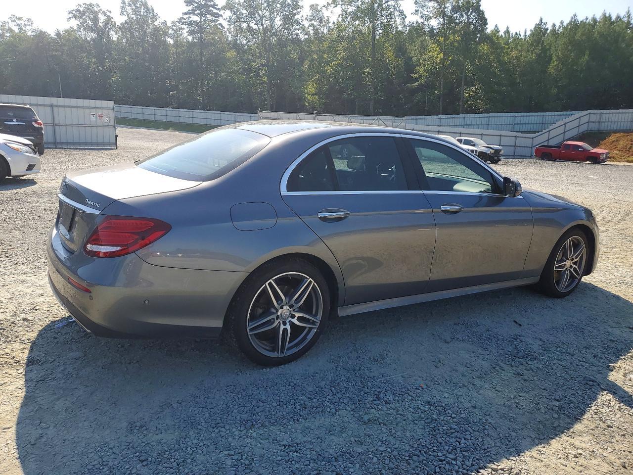 2017 Mercedes-Benz E 300 4Matic - zdjęcie 3