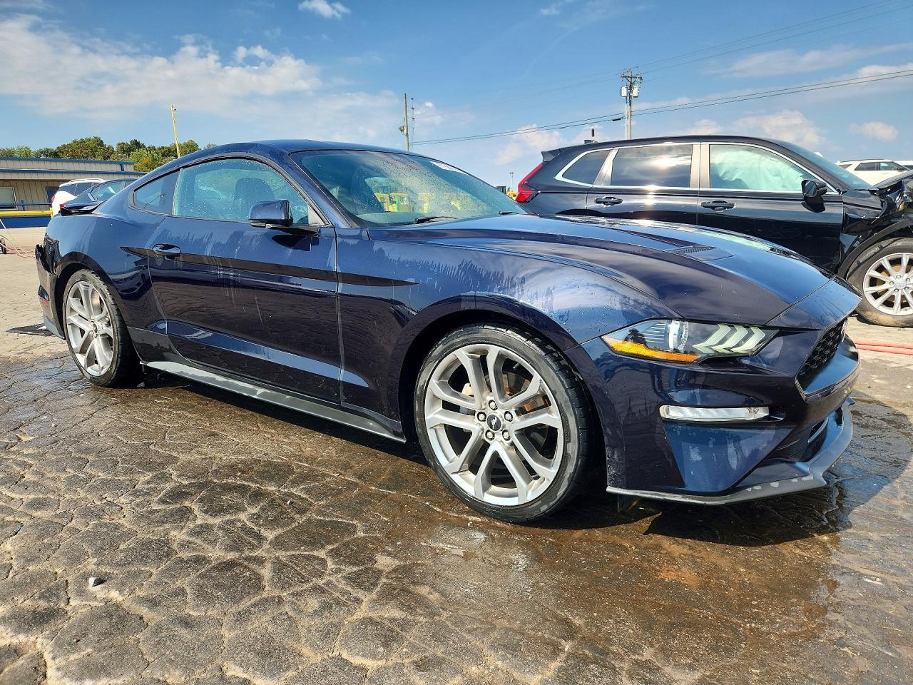 2021 Ford Mustang - zdjęcie 4