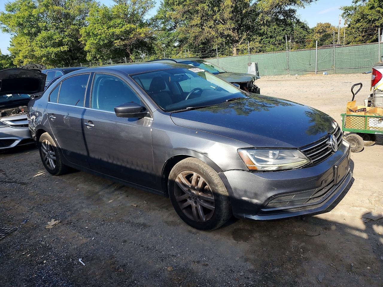 2017 Volkswagen Jetta S - zdjęcie 4