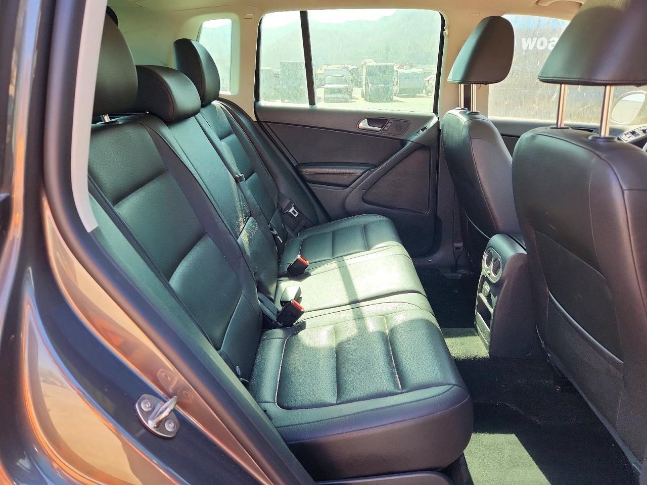 2016 Volkswagen Tiguan S - zdjęcie 11