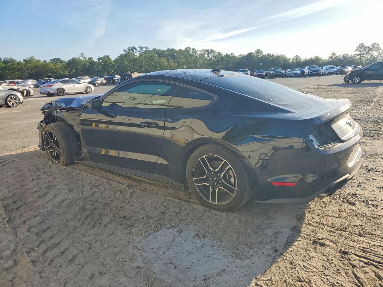 2023 Ford Mustang - zdjęcie 2