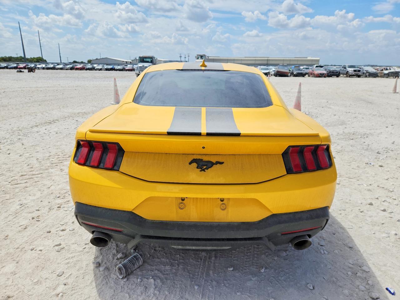 2024 Ford Mustang - zdjęcie 6