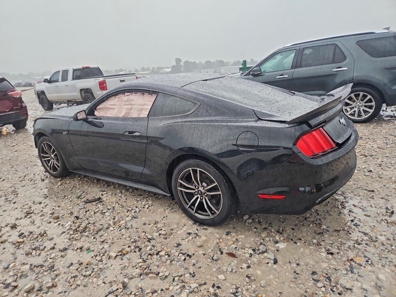 2017 Ford Mustang - zdjęcie 2