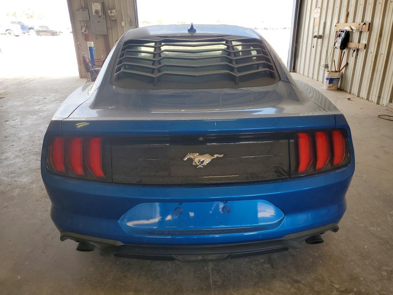 2021 Ford Mustang - zdjęcie 6