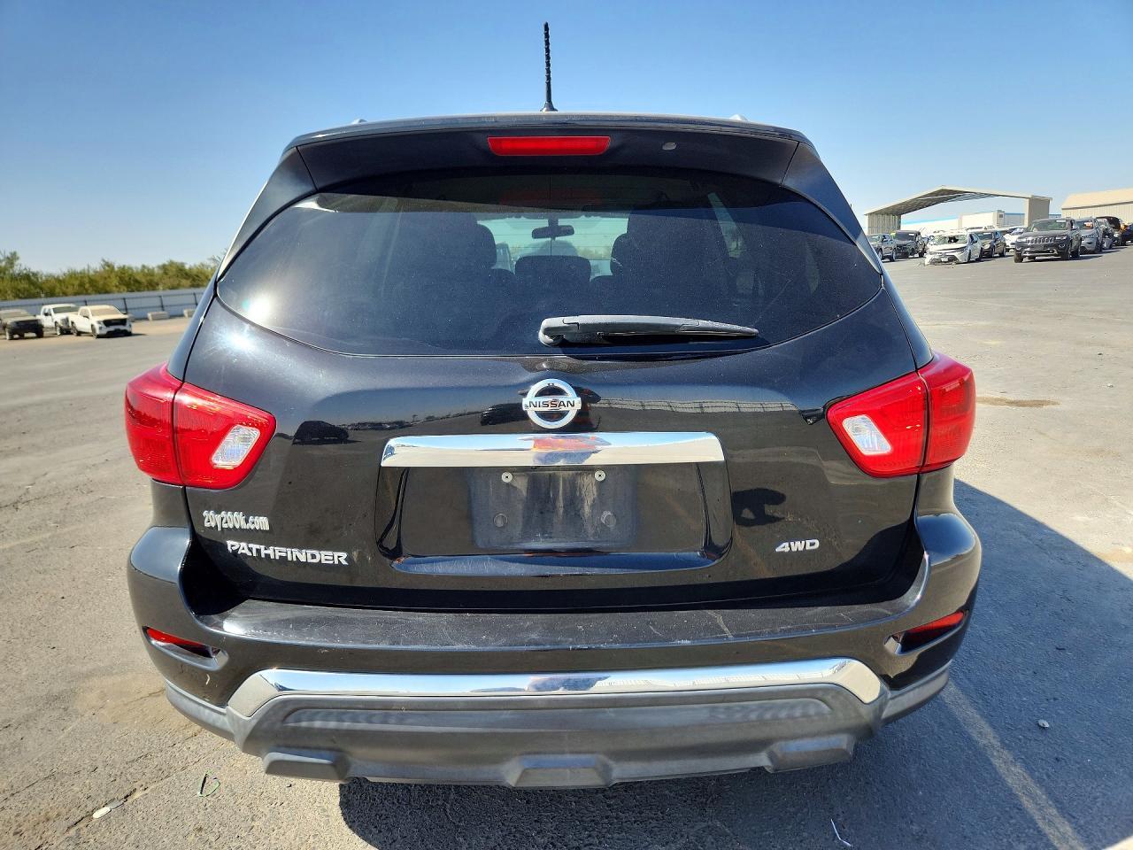 2018 Nissan Pathfinder S - zdjęcie 6