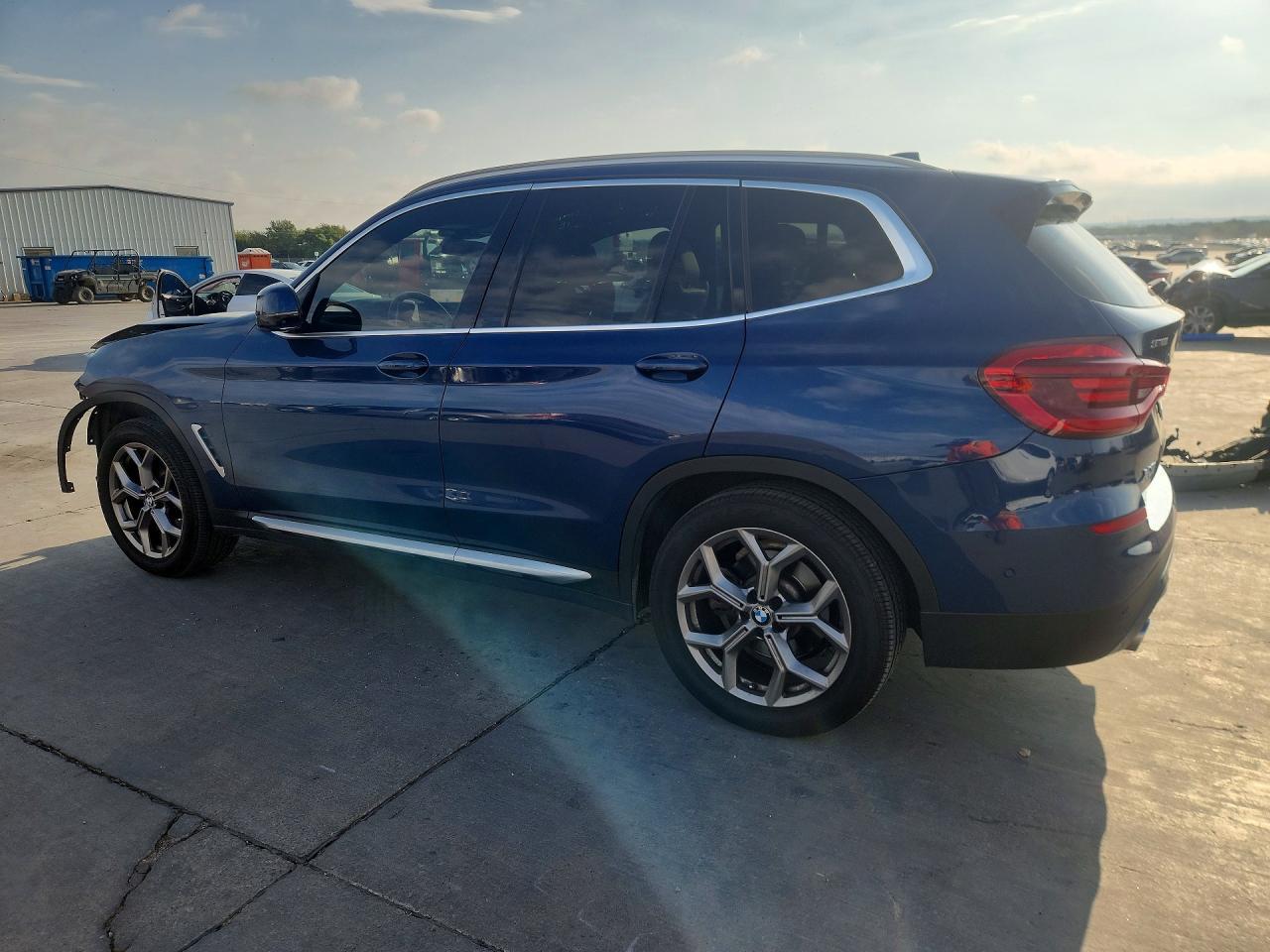 2021 BMW X3 xDrive30I - zdjęcie 2
