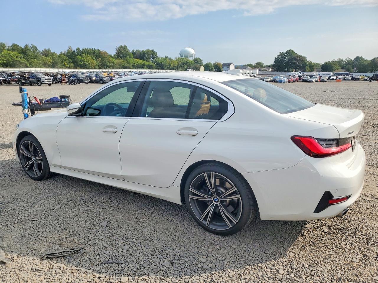 2021 BMW Seria 3 330i - zdjęcie 2