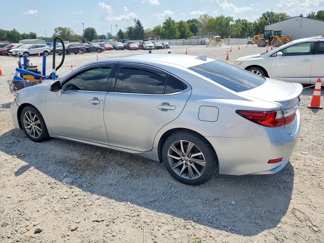 2017 Lexus Es 300H - zdjęcie 2