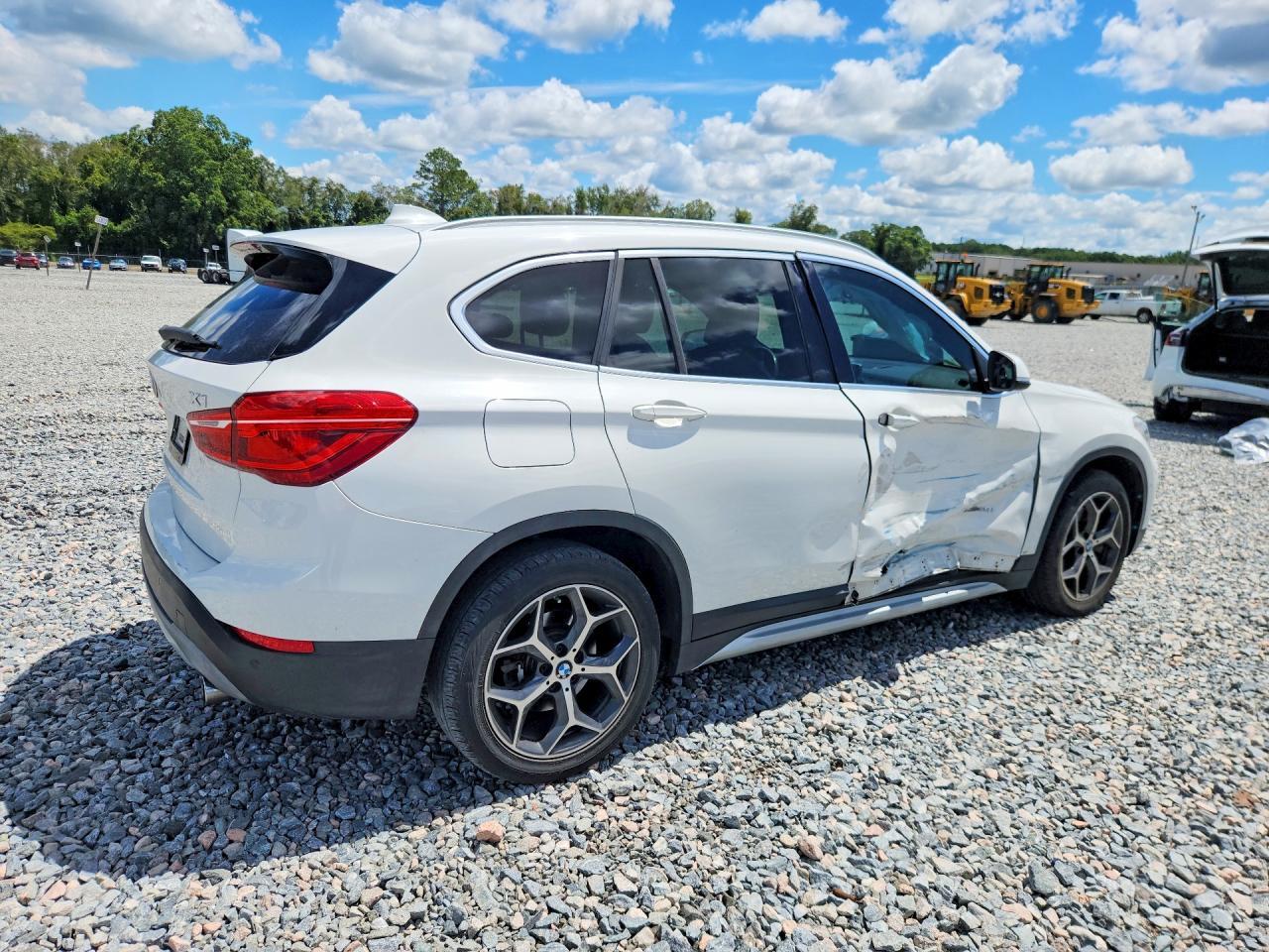 2017 BMW X1 xDrive28I - zdjęcie 3