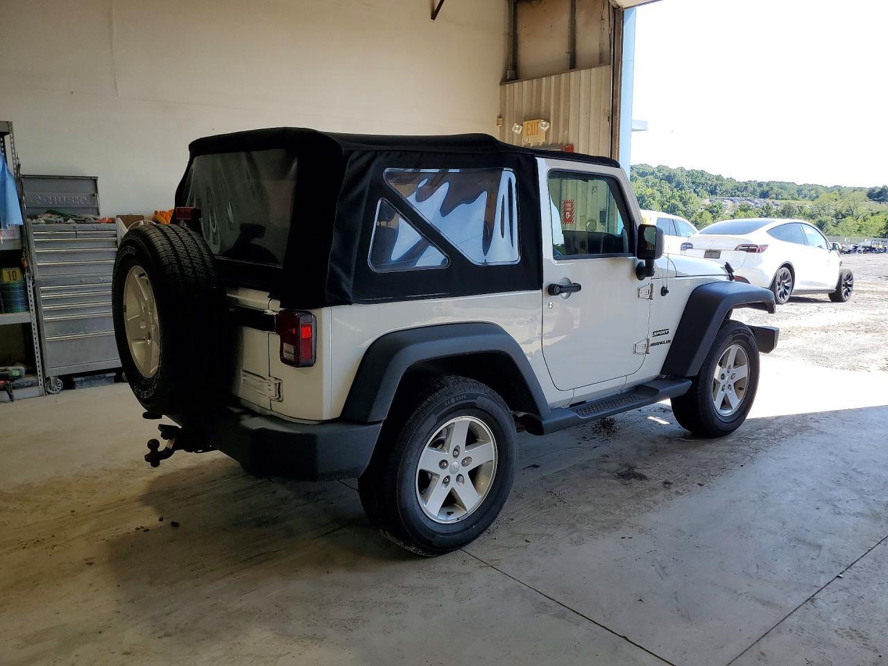 2013 Jeep Wrangler Sport - zdjęcie 3